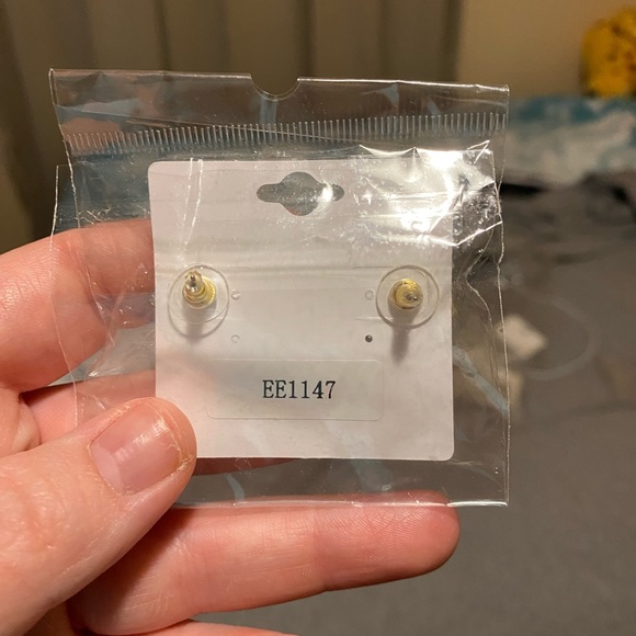 Earring Variety - Picture 7 of 10